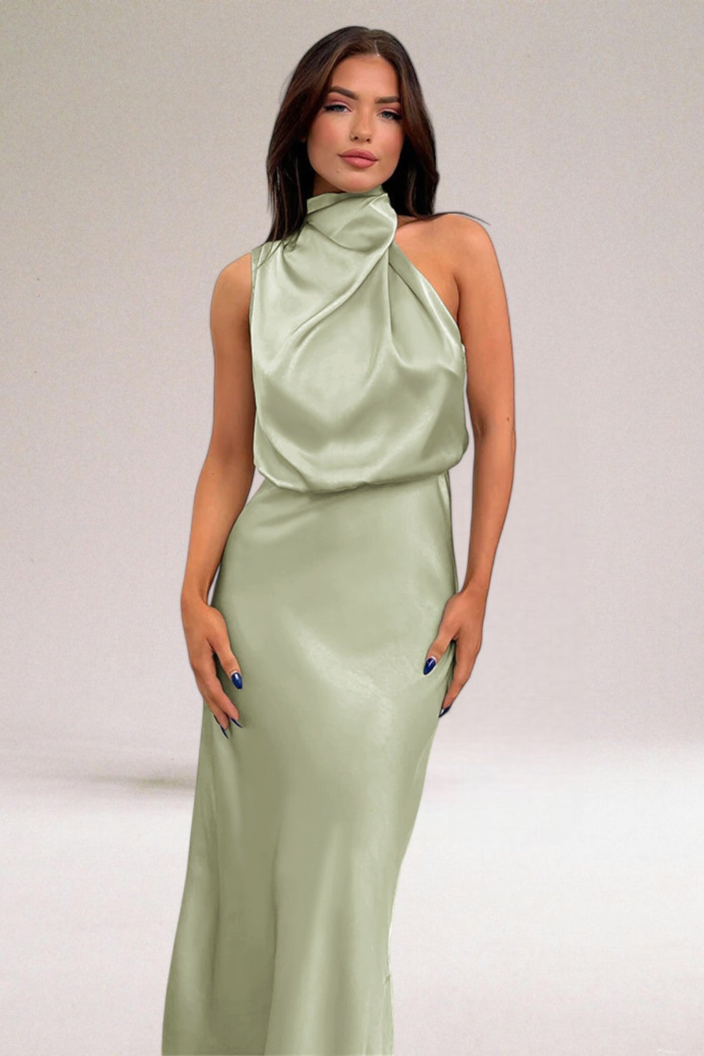 Élodie™ | Abito di raso glamoroso con collo halter.