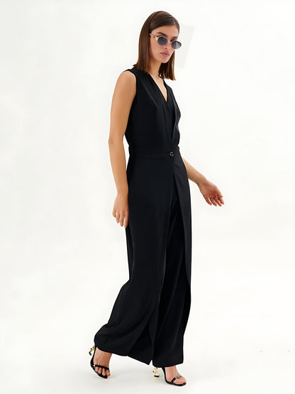 Jumpsuit nero senza maniche con effetto avvolgente e gamba larga