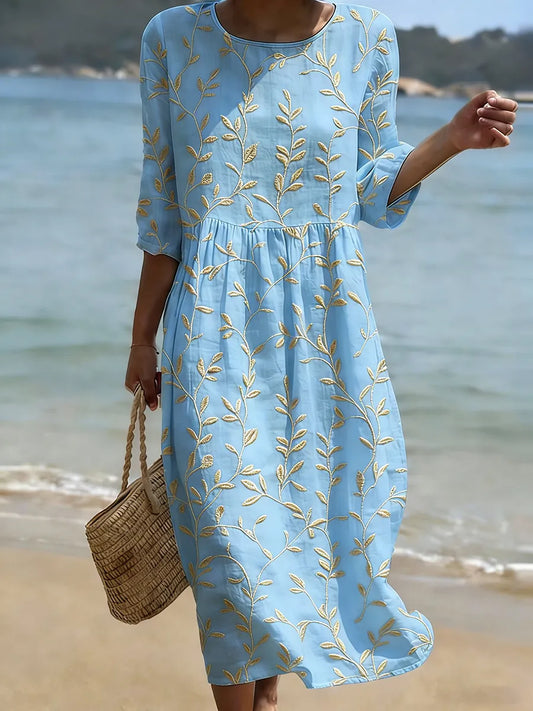 Abito casual di donna con stampa floreale.