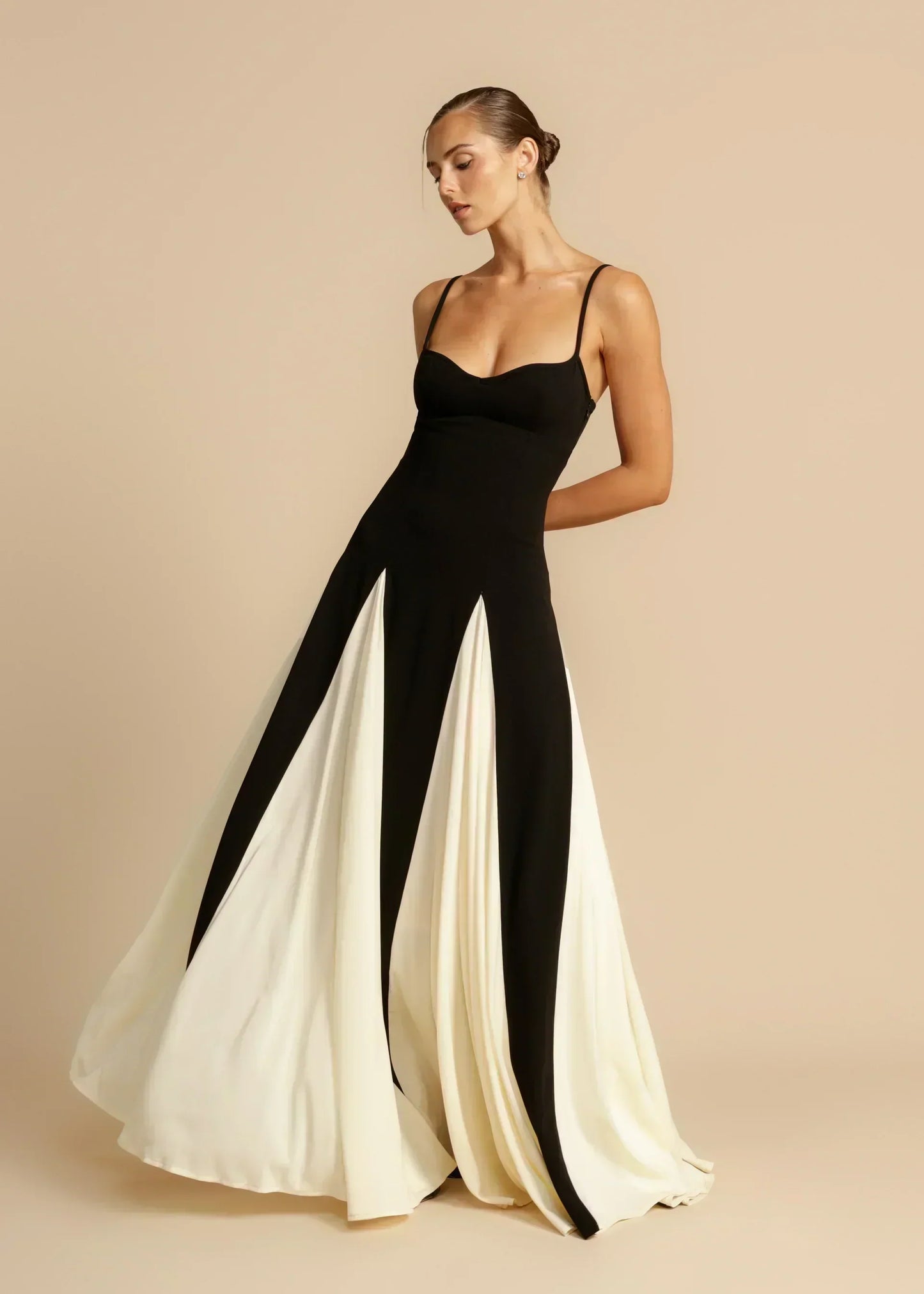 Celia | Abito maxi di Volant in Contraste Elegante