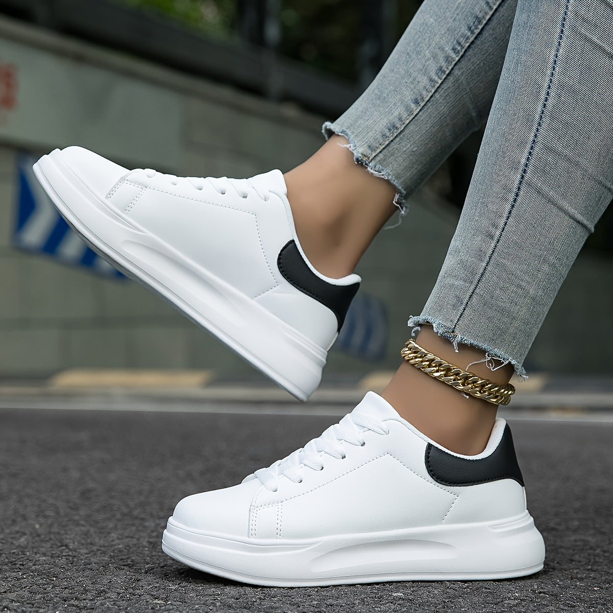 Romy - Sneakers in pelle blanca con un aspecto limpio