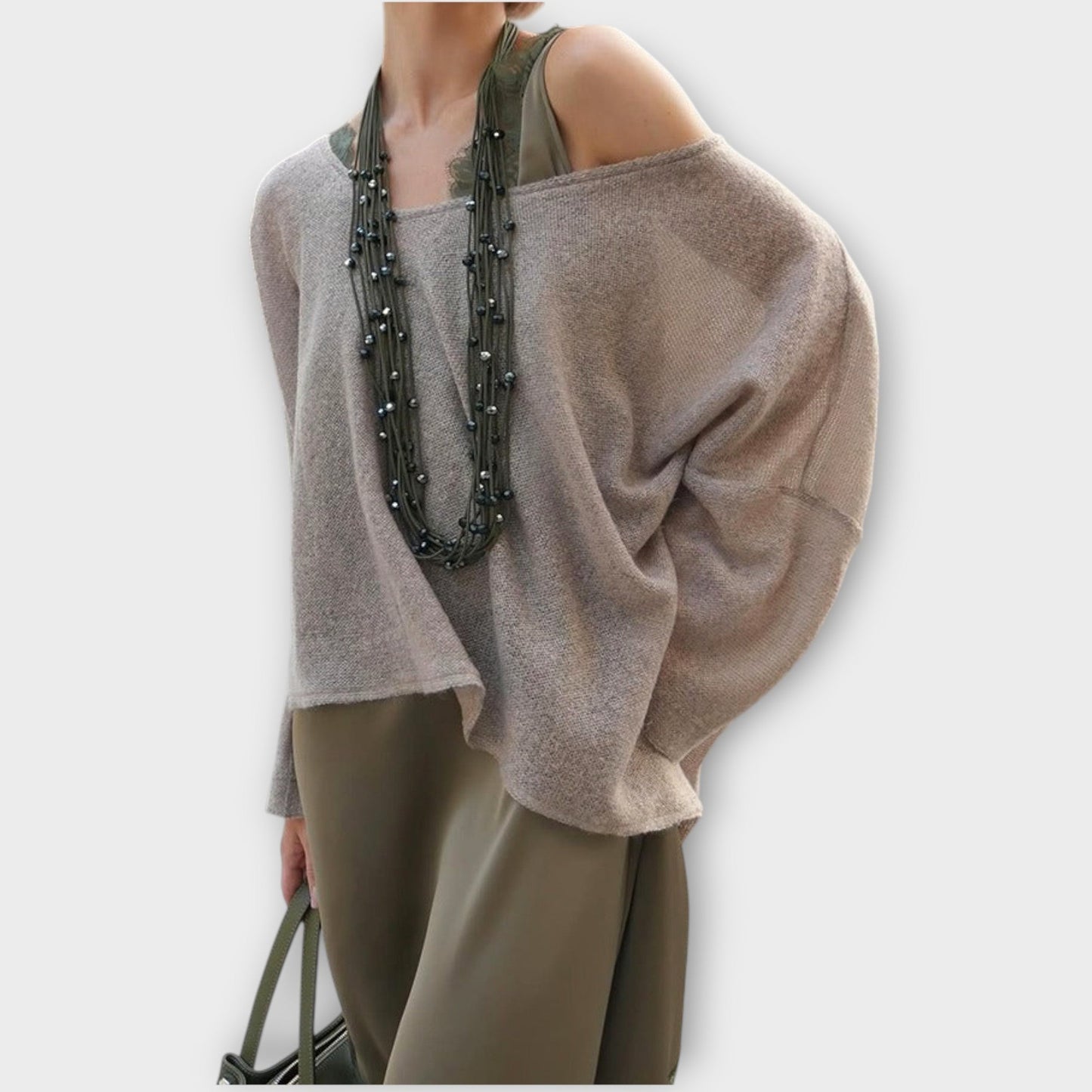 Gonna midi di Satin con Orillo di Pizzo e Maglione Rilassato