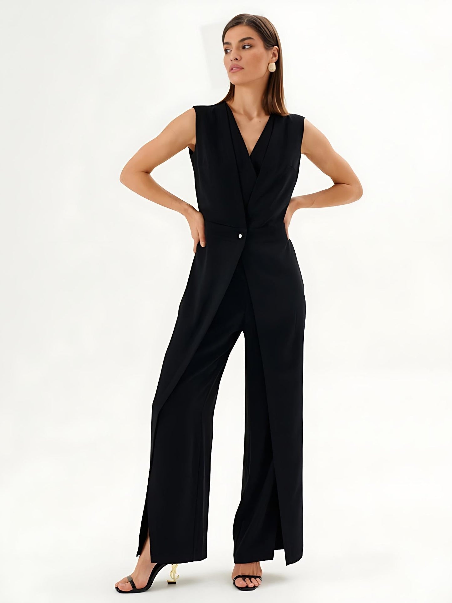 Jumpsuit nero senza maniche con effetto avvolgente e gamba larga