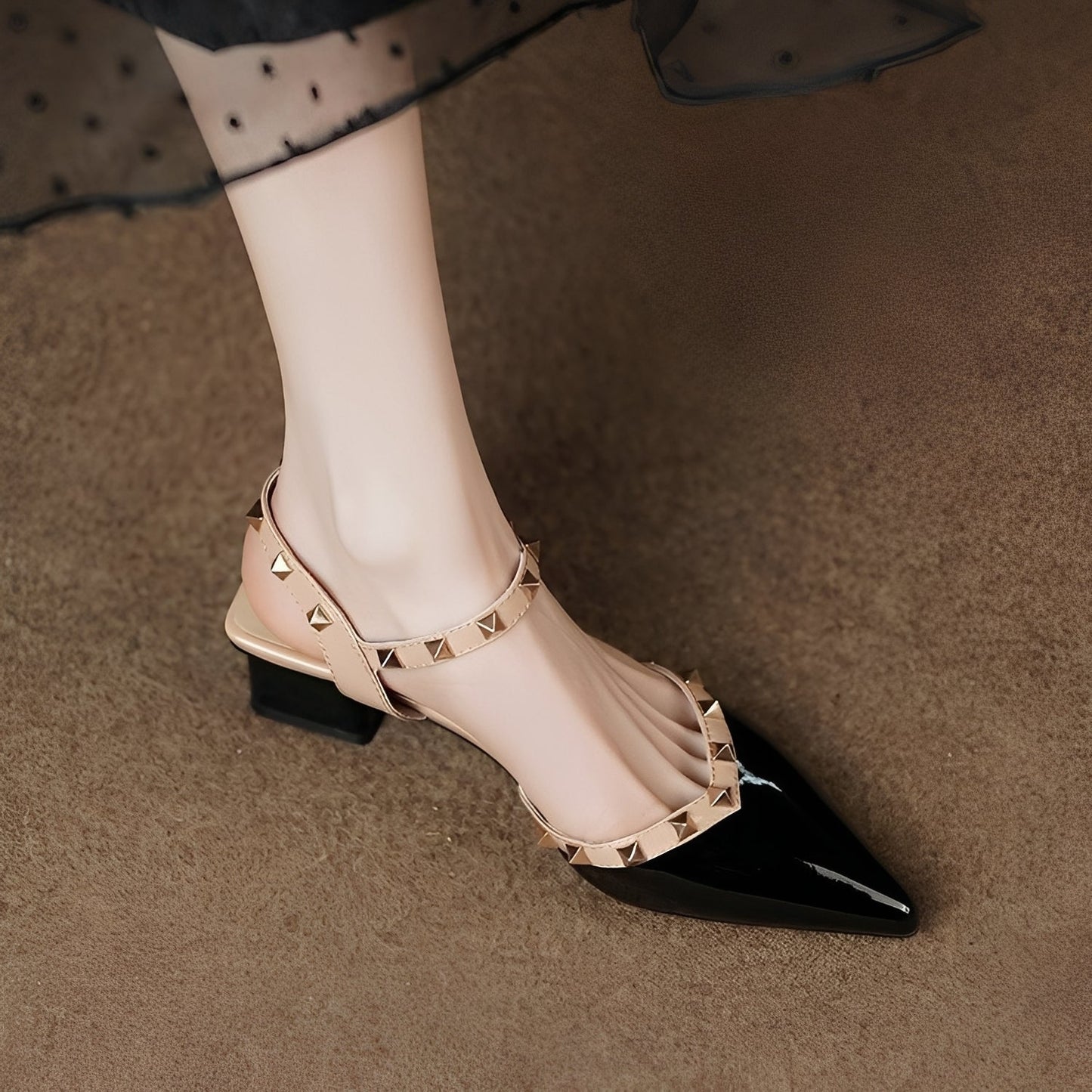 Paula - Elegantle scarpe con tacco con tachuelas puntiagudas per donna
