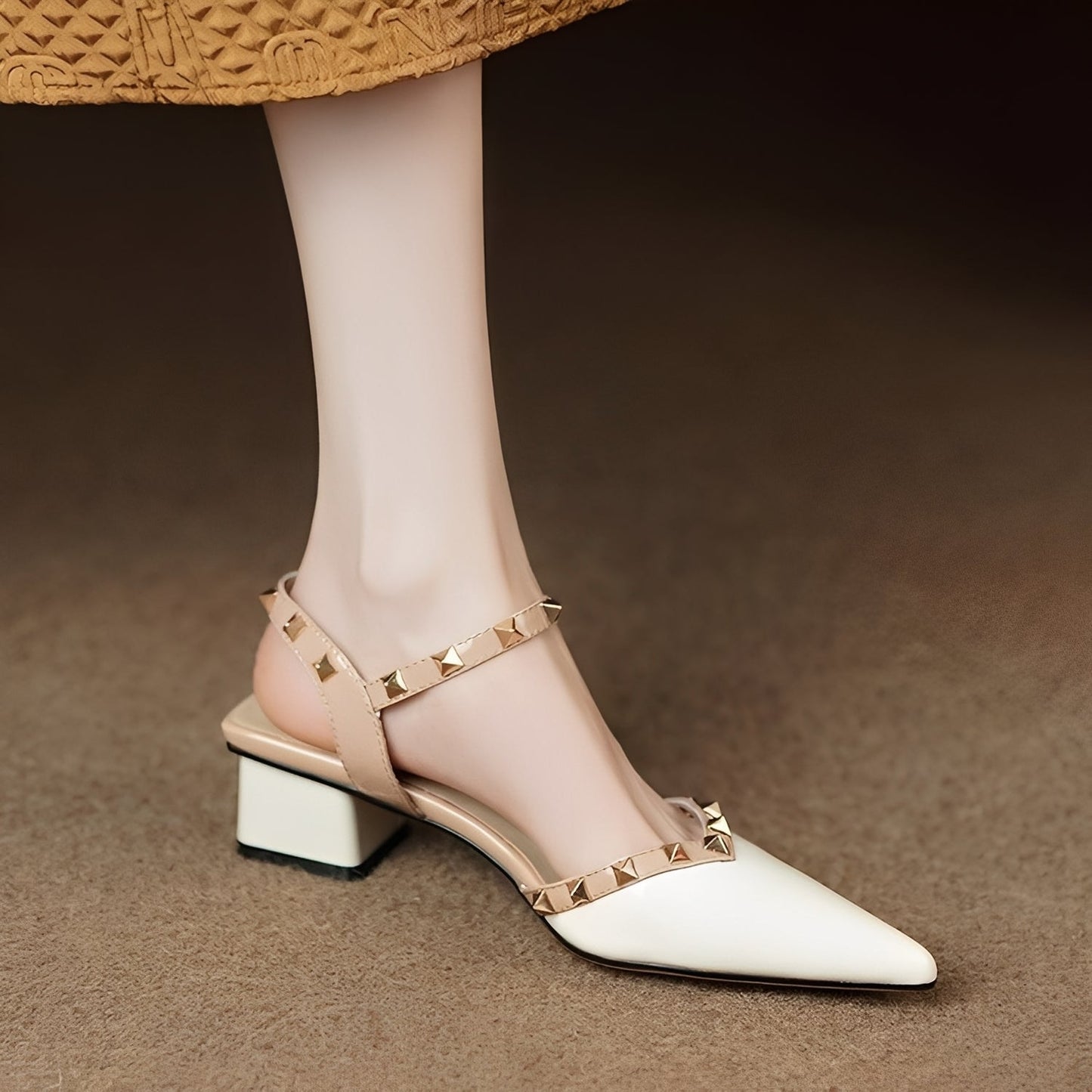 Paula - Elegantle scarpe con tacco con tachuelas puntiagudas per donna