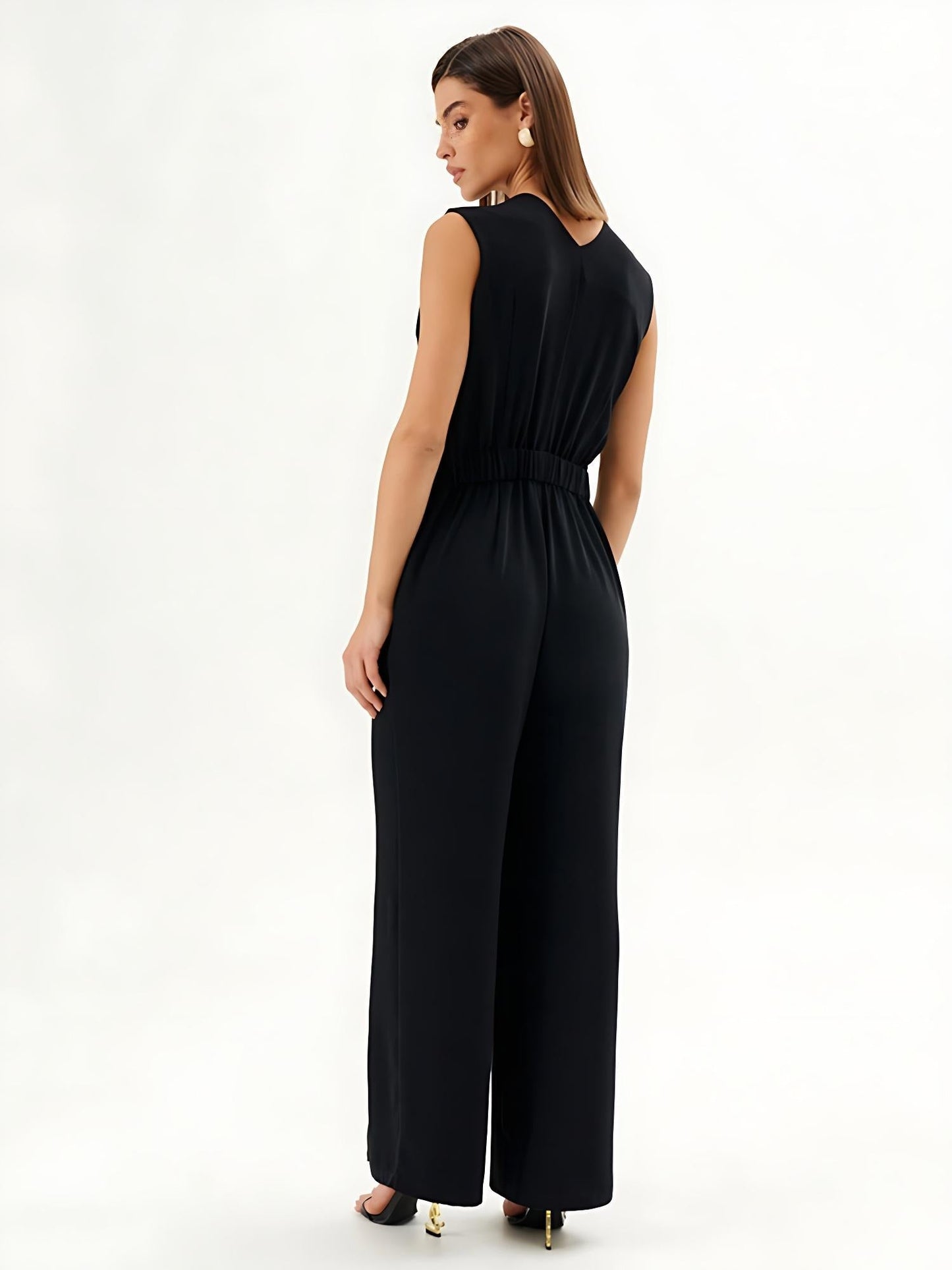 Jumpsuit nero senza maniche con effetto avvolgente e gamba larga