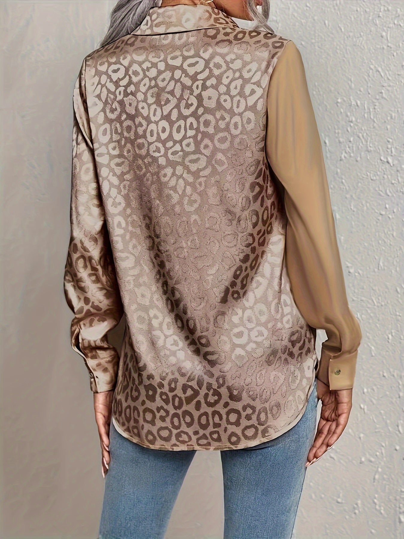 Gwendolyn - Camicia Button-Up in Satin Bicolor con Stampa di Leopardo