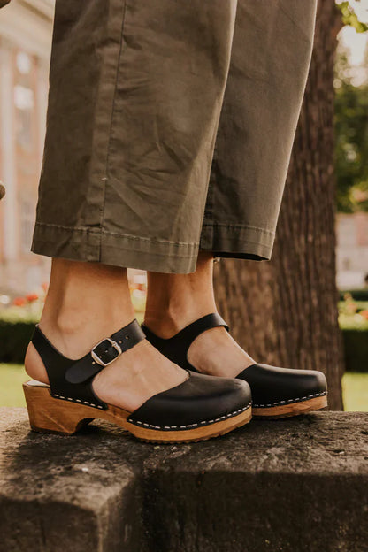 Amara – Zoccoli di Eleganza Senza Sforzo