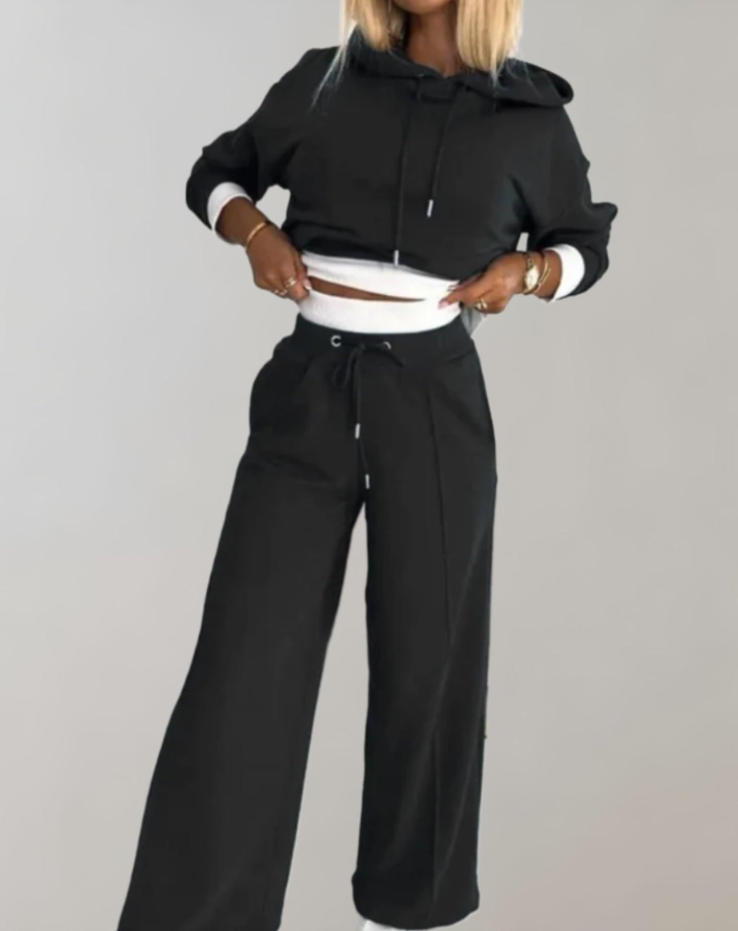 Completo da donna di dos capi – Sudadera corta con capucha e pantalones di pierna ancha