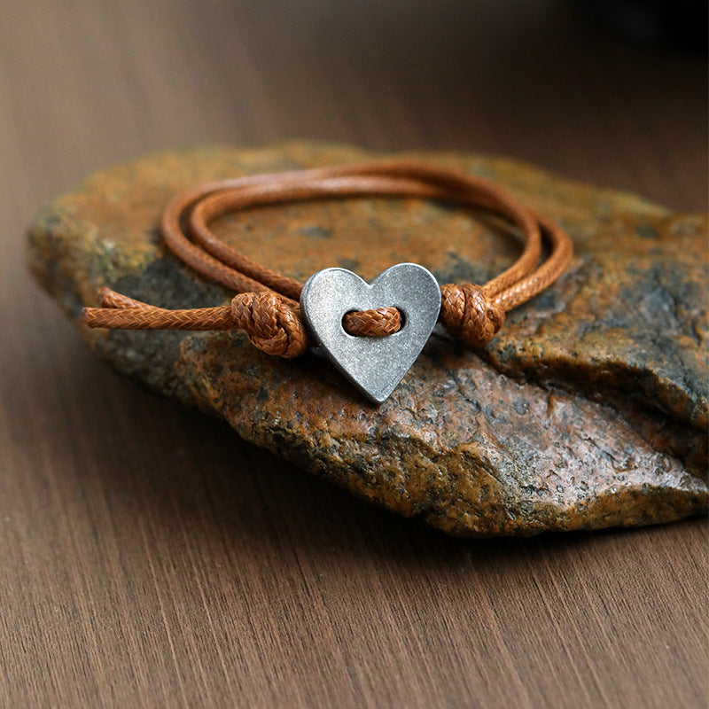 Amoura - Bracciale fatto a mano con simbolo del cuore