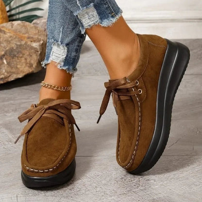 Laurina - Sneakers in camoscio alla moda