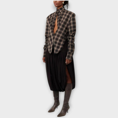 Blusa a Righe con Cut-Out e Gonna Drapejada