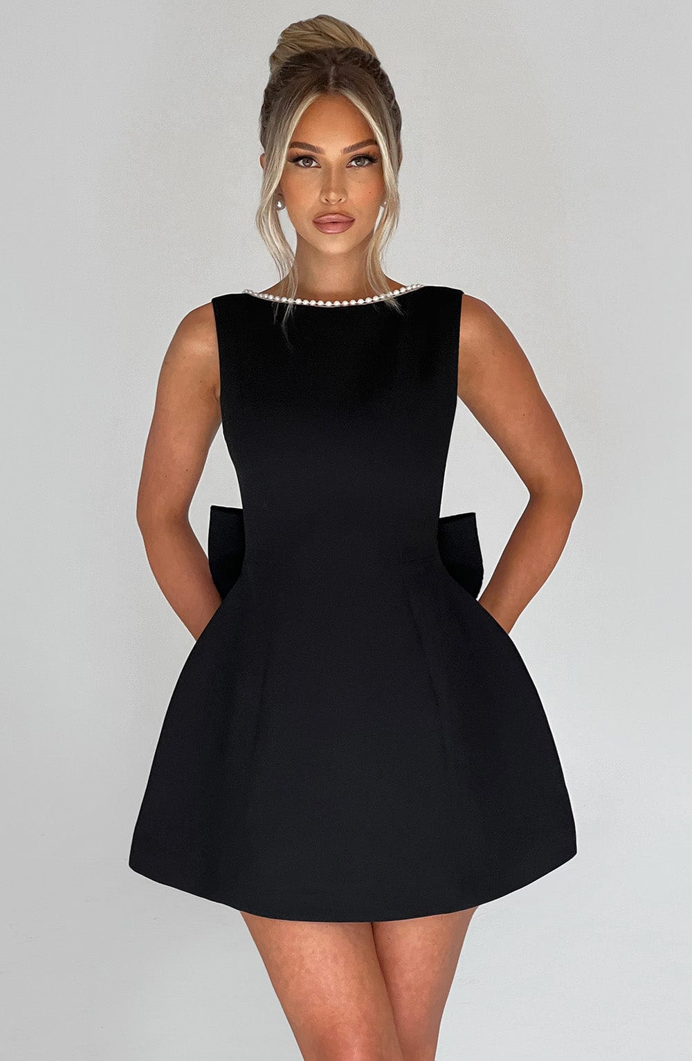 Hollis - Mini Abito Elegante con Fiocco di Perlas
