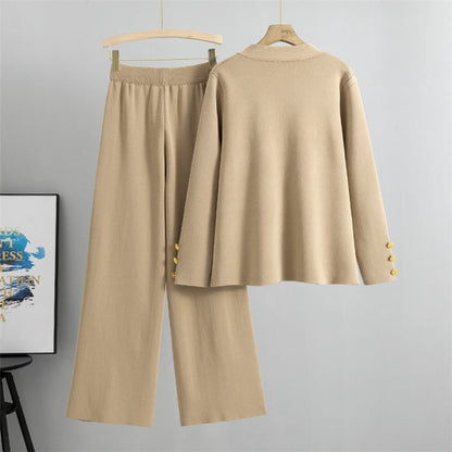 DAMARIS – MAGLIONE DI LANA CON BOTTONI METÁLICOS E SET DI PANTALONI DI PERNERA AMPIA