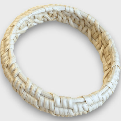 Noelia – Bracciale in rattan intrecciato
