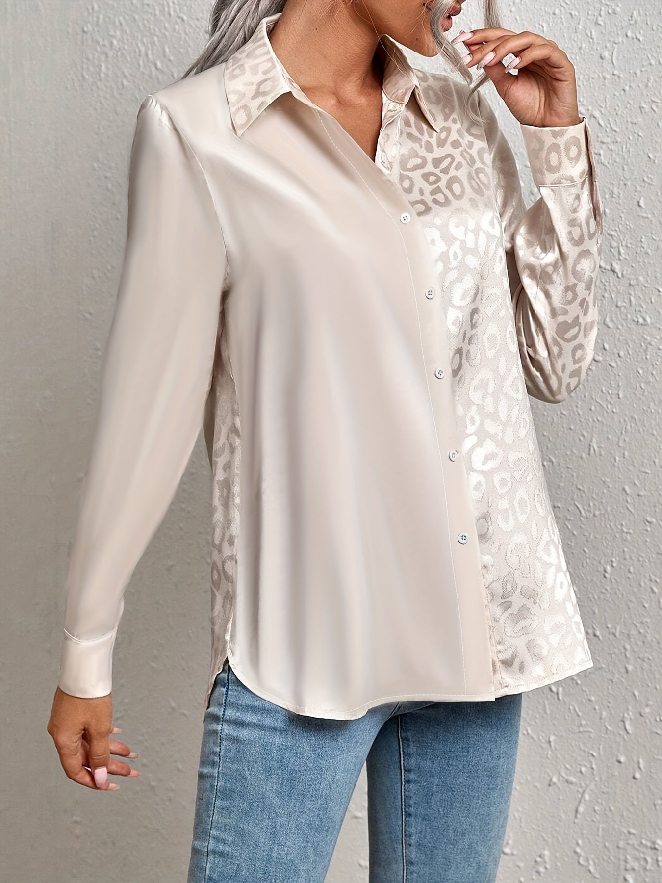 Gwendolyn - Camicia Button-Up in Satin Bicolor con Stampa di Leopardo