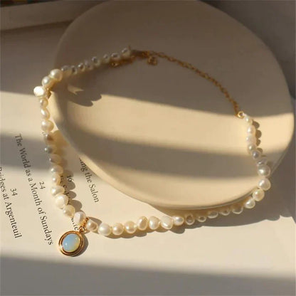 Collana di perle con pietra di luna dorata
